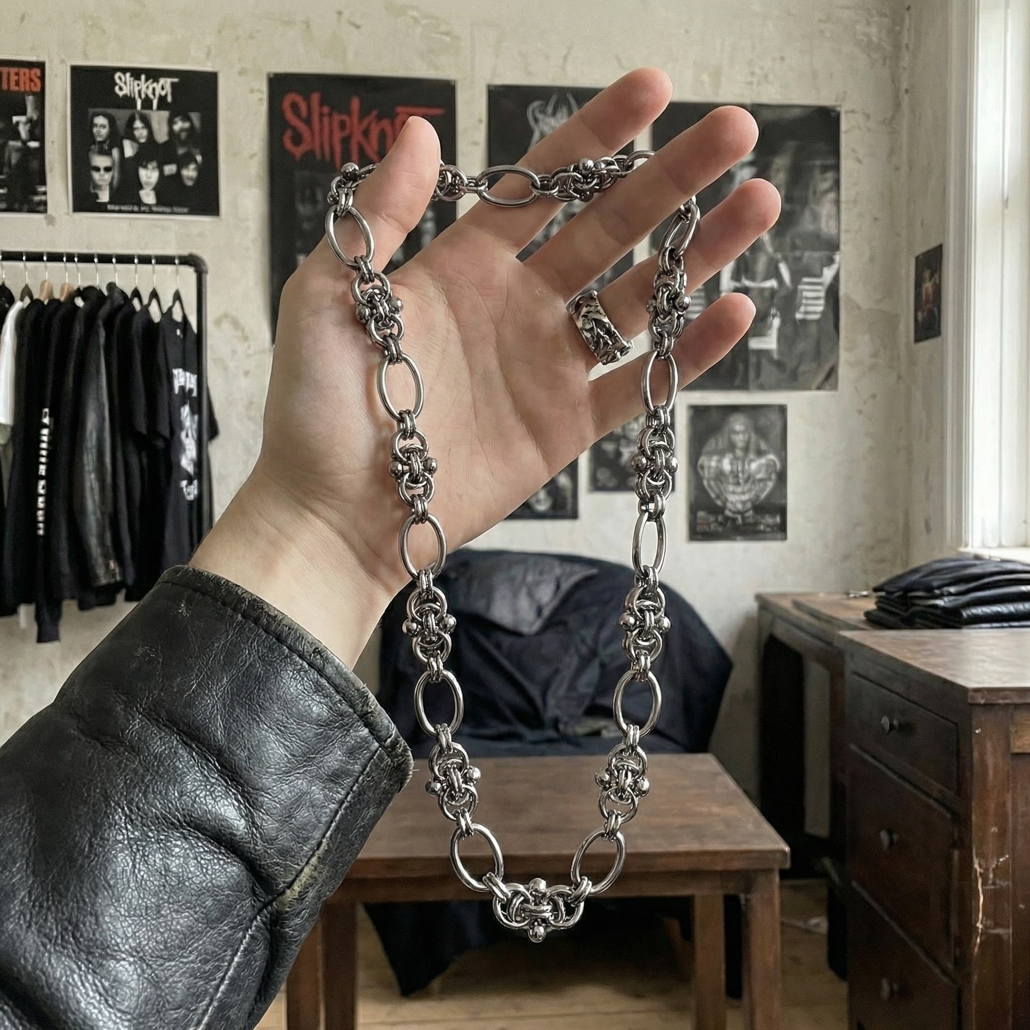 HARDWARE CHAIN_05 — INTERLOCK GRID