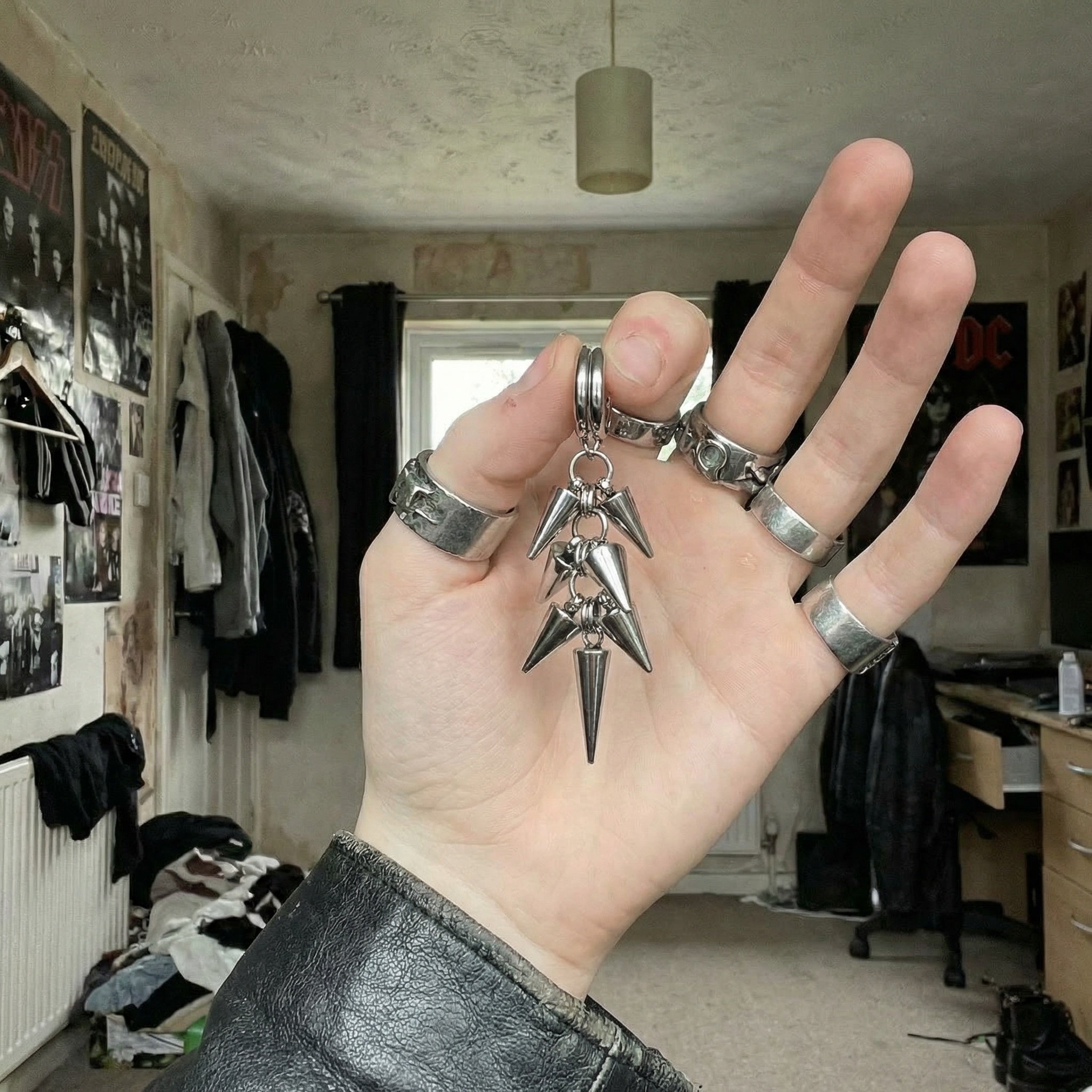 EAR PIECE_02 — VERTICAL SPIKE